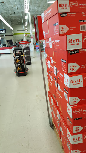 Office Supply Store «Staples», reviews and photos, 1805 N Tomahawk Island Dr, Portland, OR 97217, USA