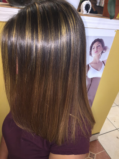 Beauty Salon «Albas Beauty Salon», reviews and photos, 850 State St, Bridgeport, CT 06604, USA