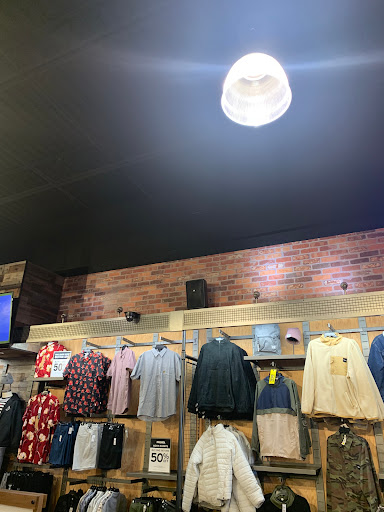 Clothing Store «Tillys», reviews and photos, 343 N Alafaya Trail, Orlando, FL 32828, USA