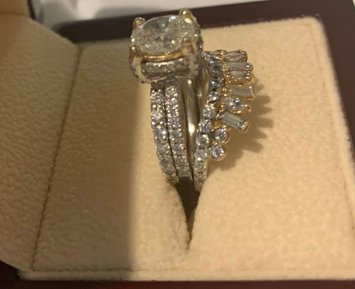 Jewelry Repair Service «Plaza Fine Jewelry», reviews and photos, 600 N Pearl St # H104, Dallas, TX 75201, USA