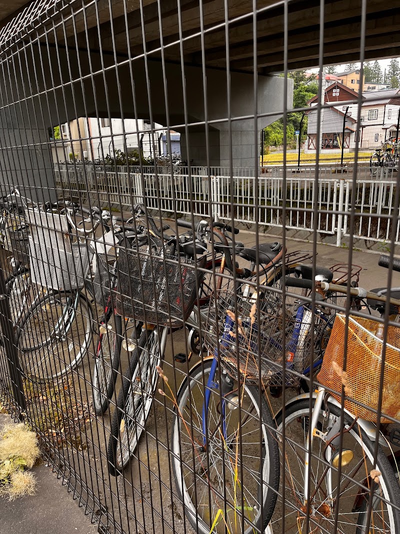 弘前市 城西大橋下放置自転車保管所
