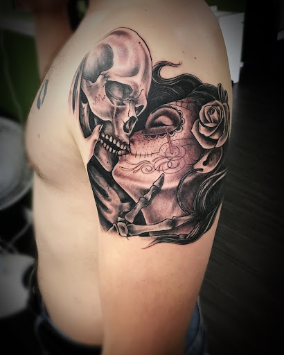 Explore navel tattoo ideas, creative tattoo ideas in Twentynine Palms, available at Hilltop Tattoo Company