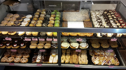 Bakery «Sweet Retreat Cake Boutique», reviews and photos, 227 N Main St, Loyal, WI 54446, USA