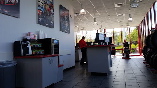Tire Shop «Discount Tire Store - Nashville, TN», reviews and photos, 5832 Nolensville Pike, Nashville, TN 37211, USA