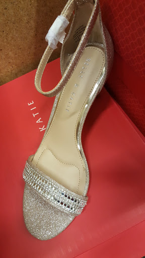 Shoe Store «DSW Designer Shoe Warehouse», reviews and photos, 7896 Dublin Blvd, Dublin, CA 94568, USA