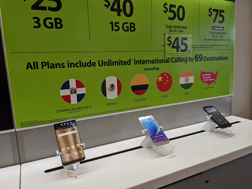 Cell Phone Store «Tracfone Wireless Exclusive Store (Cellphone Repair- iPhone Repair- Screen Repair)», reviews and photos, 10812 SE Oak St b, Portland, OR 97222, USA