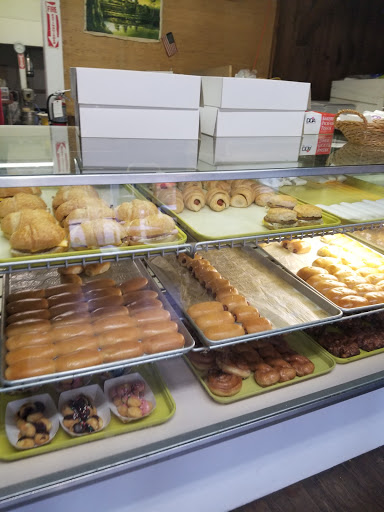 Donut Shop «Snowflake Donuts & Bakery», reviews and photos, 501 W Main St, Tomball, TX 77375, USA