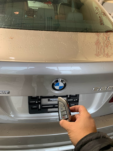 Locksmith «R.O.N Locksmith», reviews and photos, 644 W Addison St, Chicago, IL 60613, USA