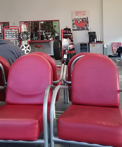 Tire Shop «Discount Tire Store - Arlington, TX», reviews and photos, 1375 NE Green Oaks Blvd, Arlington, TX 76006, USA