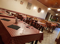 Atmosphère du Restaurant Le Grillon à Saint-Denis-lès-Bourg - n°5