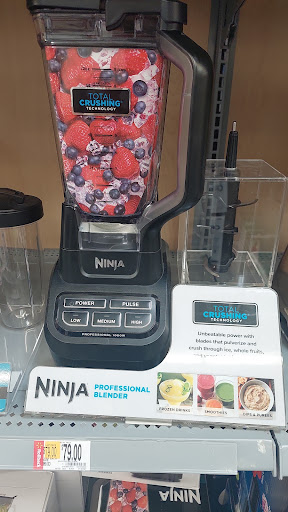 Department Store «Walmart Supercenter», reviews and photos, 638 Quequechan St, Fall River, MA 02721, USA