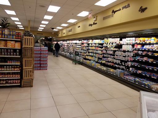 Supermarket «Treasure Island Foods», reviews and photos, 1526 E 55th St, Chicago, IL 60615, USA