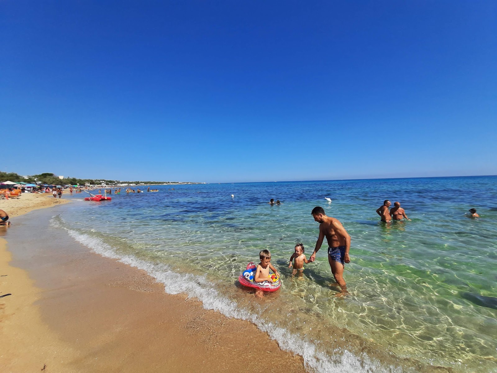 Agavi beach'in fotoğrafı parlak kum yüzey ile