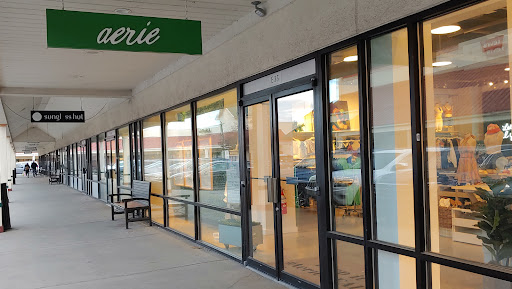 Shopping Mall «Edinburgh Premium Outlets», reviews and photos, 11622 NE Executive Dr, Edinburgh, IN 46124, USA