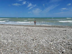 Spiaggia di Punta Aderci'in fotoğrafı dağlarla çevrili