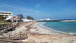 Photo de Platja Es Pujols zone des équipements