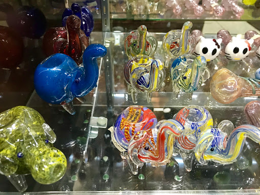 Tobacco Shop «Smoke Shop», reviews and photos, 1920 W North Ave, Chicago, IL 60622, USA