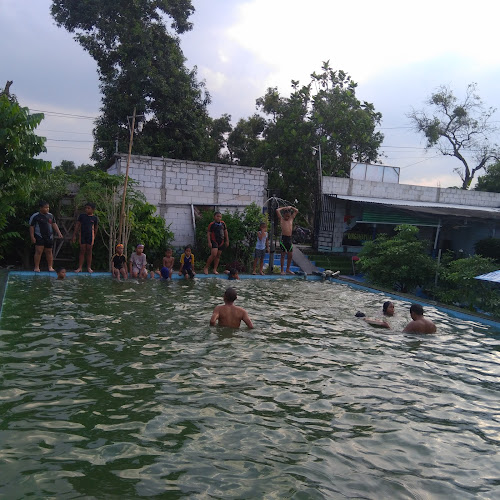 Kolam Renang Taruna Bahari