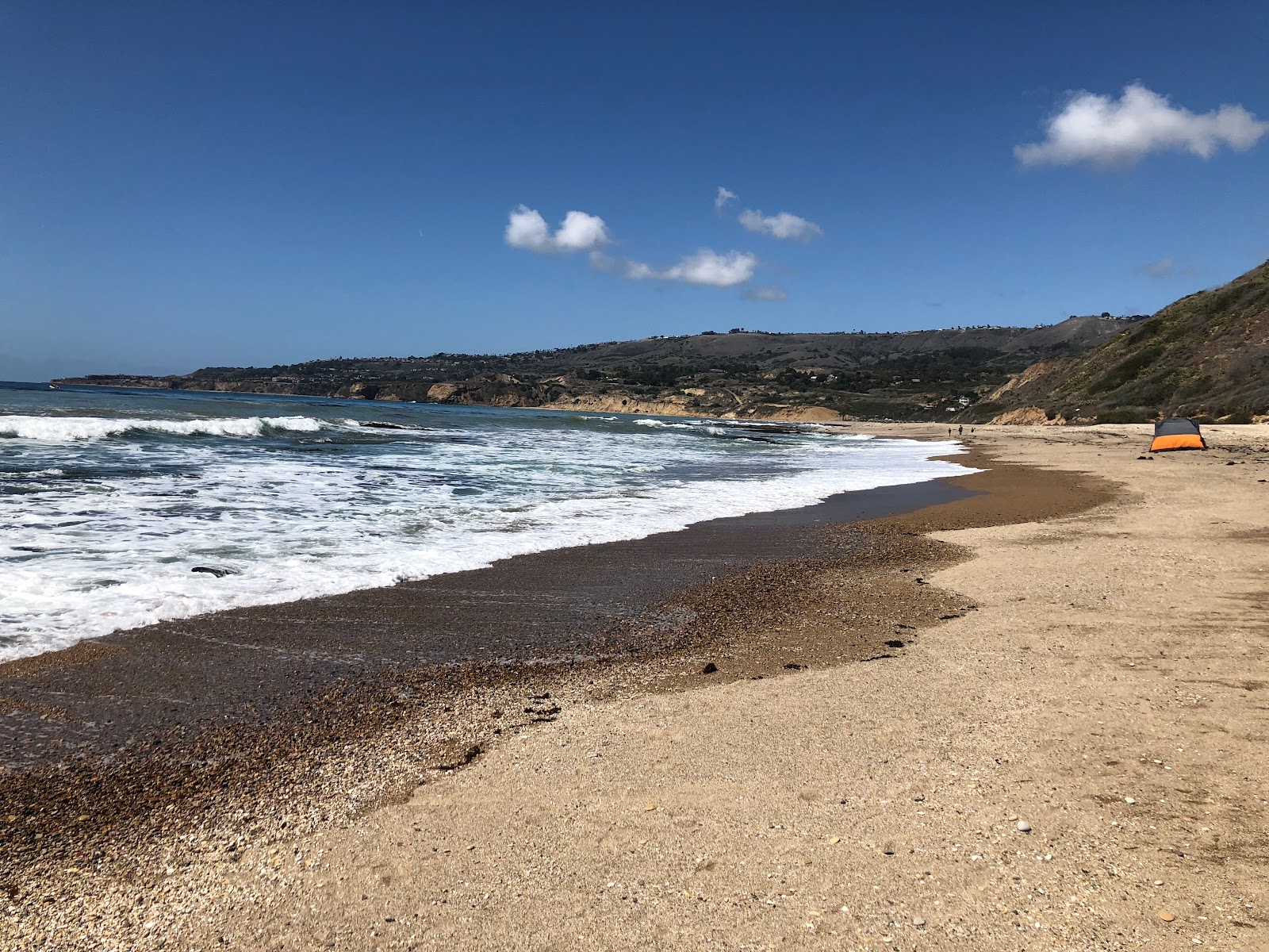 Portuguese Bend Beach的照片 带有轻质沙和卵石表面