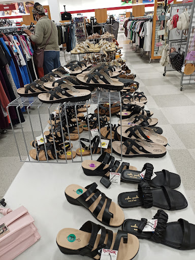 Department Store «T.J. Maxx & HomeGoods», reviews and photos, 105 Middlesex Ave, Somerville, MA 02145, USA