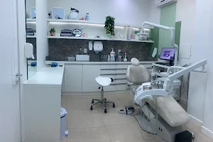 Flávia Mayer Odontologia image