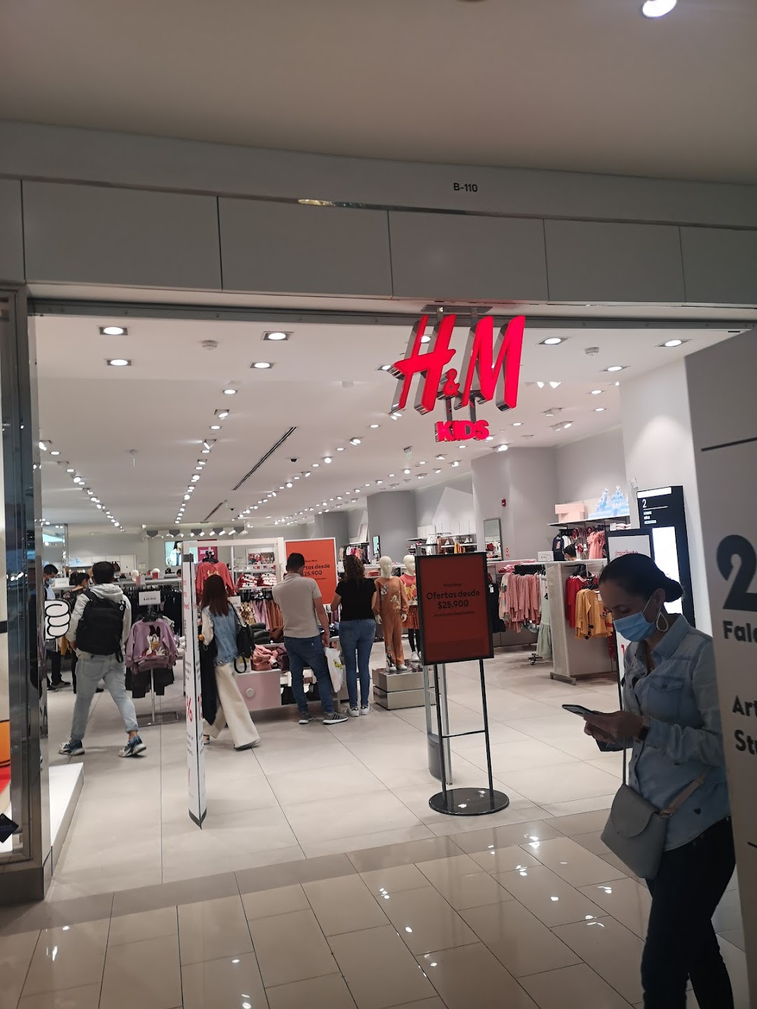 H&M Multiplaza