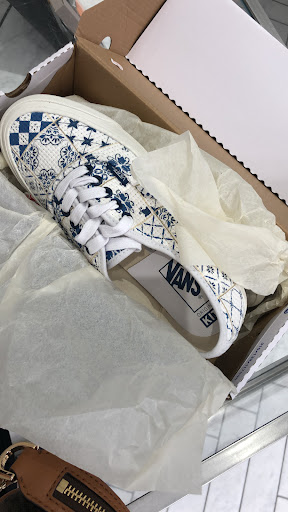 Clothing Store «Kith Brooklyn», reviews and photos, 233 Flatbush Ave, Brooklyn, NY 11217, USA