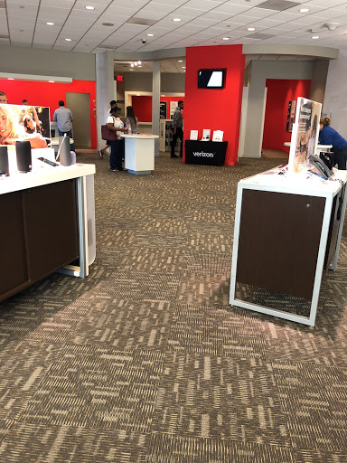 Cell Phone Store «Verizon», reviews and photos, 10120 W McDowell Rd #100, Avondale, AZ 85392, USA