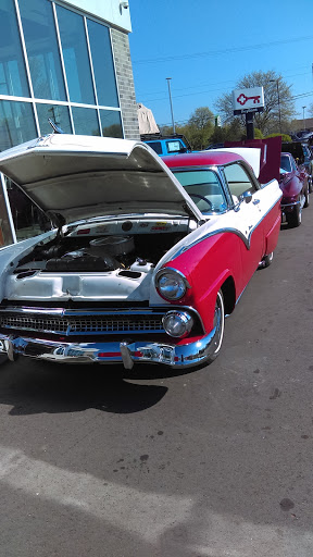 Car Dealer «Golling Chrysler Dodge Jeep Ram of Chelsea», reviews and photos, 1500 S Main St, Chelsea, MI 48118, USA