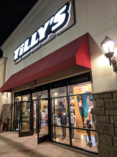 Clothing Store «Tillys», reviews and photos, 6581 N Riverside Dr, Fresno, CA 93722, USA