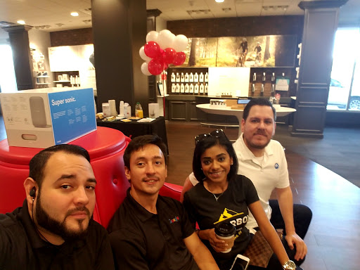 Cell Phone Store «Verizon», reviews and photos, 8810 SW 72nd Ct, Miami, FL 33156, USA