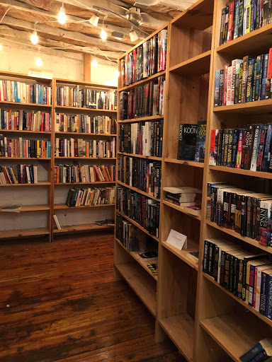 Used Book Store «Winding Way Books At Gallery», reviews and photos, 106 W Chestnut St, Lancaster, PA 17603, USA