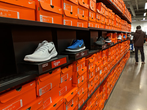 Clothing Store «Nike Factory Store», reviews and photos, 3905 Eagan Outlets Pkwy #200, Eagan, MN 55122, USA