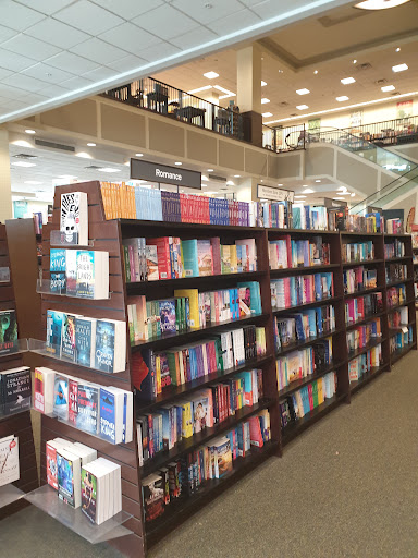 Book Store «Barnes & Noble Booksellers Crocker Park», reviews and photos, 198 Crocker Park Blvd, Westlake, OH 44145, USA