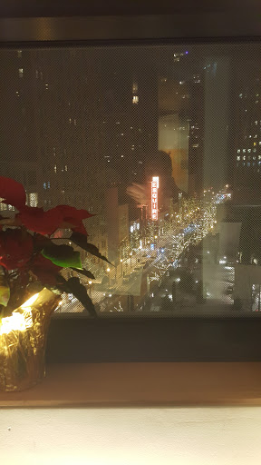 Department Store «Barneys New York, Chicago», reviews and photos, 15 E Oak St, Chicago, IL 60611, USA