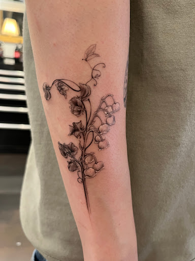 Explore black flower tattoo ideas, creative tattoo ideas in Brooklyn, available at ninistattoostudio
