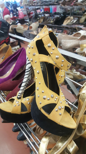 Thrift Store «Goodwill Palm Beach Gardens Boutique/Vintage Shoppe & Donation Center», reviews and photos