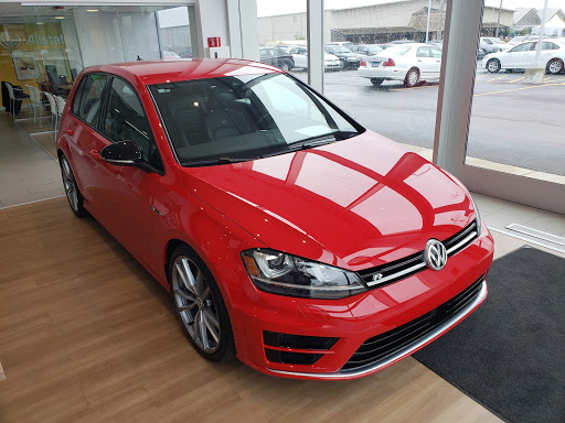 Volkswagen Dealer «Pugi Volkswagen», reviews and photos, 2020 Ogden Ave, Downers Grove, IL 60515, USA