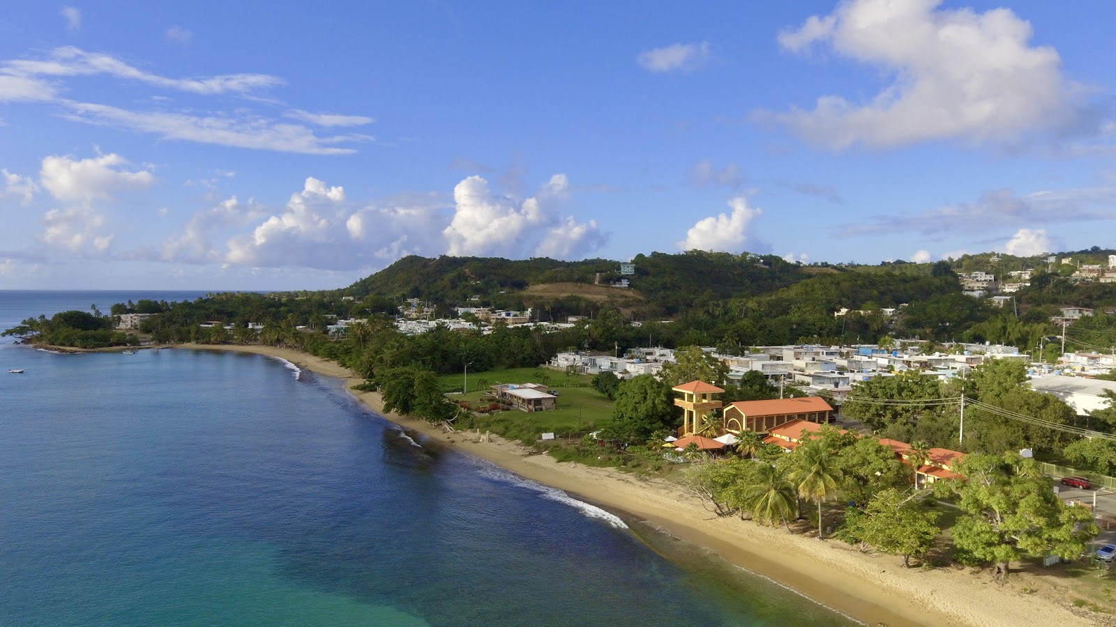 Zdjęcie Playa Dona Lala Beach - popularne miejsce wśród znawców relaksu