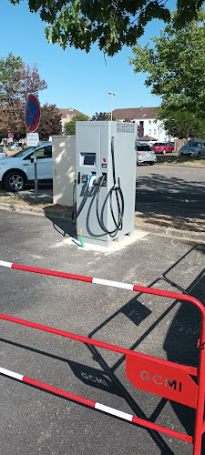 Borne de recharge de véhicules électriques CPO Réseau EBORN Charging Station Villefontaine