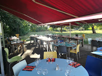 Atmosphère du Restaurant français Là-Haut sur la Colline Restaurant à Saint-Cyr-au-Mont-d'Or - n°11