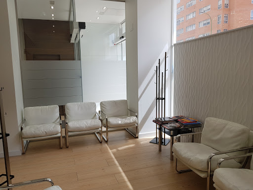 Información y opiniones sobre Abad Clínica y Laboratorio Dental de Burgos