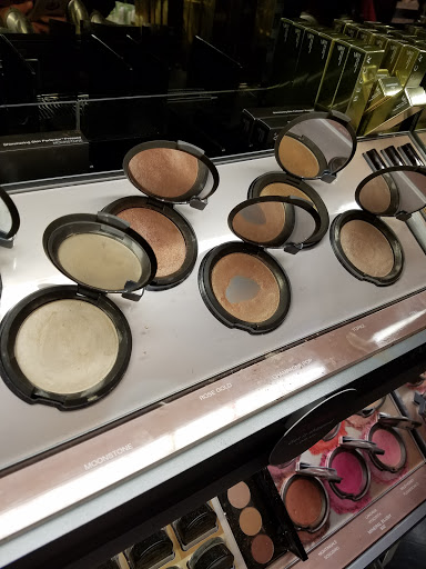 Cosmetics Store «SEPHORA», reviews and photos, 3401 Dale Rd #658, Modesto, CA 95356, USA
