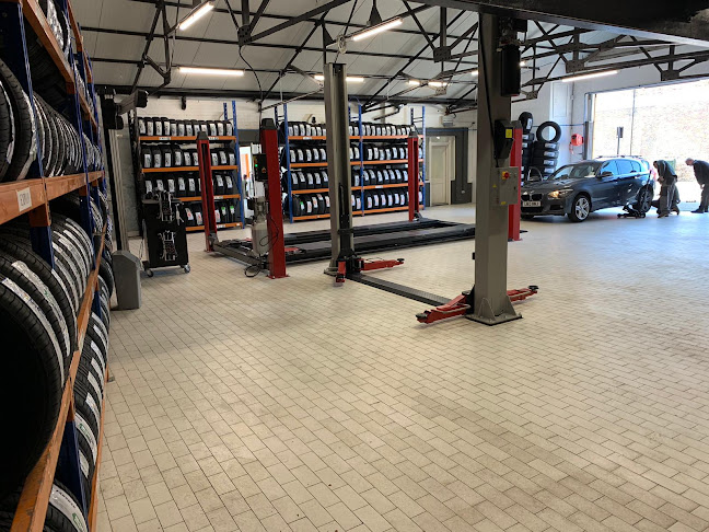 Reviews of Shepherds Bush Tyres & Alignment Centre in London - Tire shop