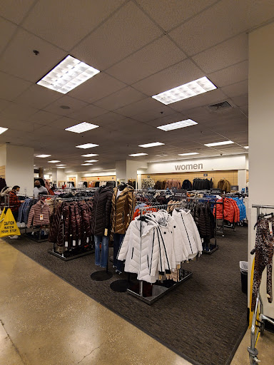 Department Store «Nordstrom Rack Chicago Avenue», reviews and photos, 101 E Chicago Ave, Chicago, IL 60611, USA
