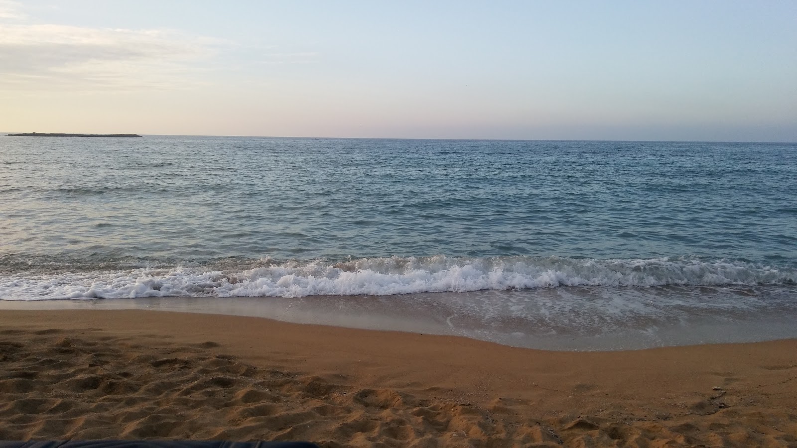 Sidy Biser beach的照片 带有碧绿色纯水表面