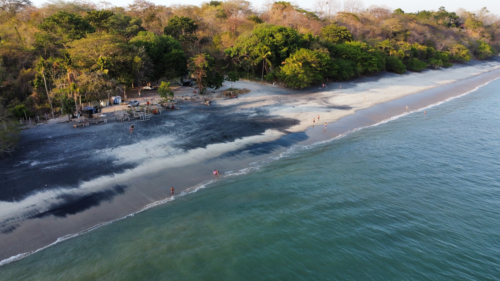 Los Panama Beach的照片 带有碧绿色纯水表面
