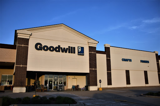 Goodwill Industries McHenry, 2006 N Richmond Rd, McHenry, IL 60051, USA, 