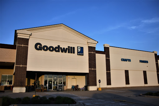 Goodwill Industries McHenry, 2006 N Richmond Rd, McHenry, IL 60051, USA, 