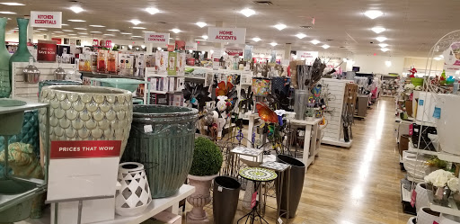 Department Store «T.J. Maxx & HomeGoods», reviews and photos, 111 Taunton St, Plainville, MA 02762, USA